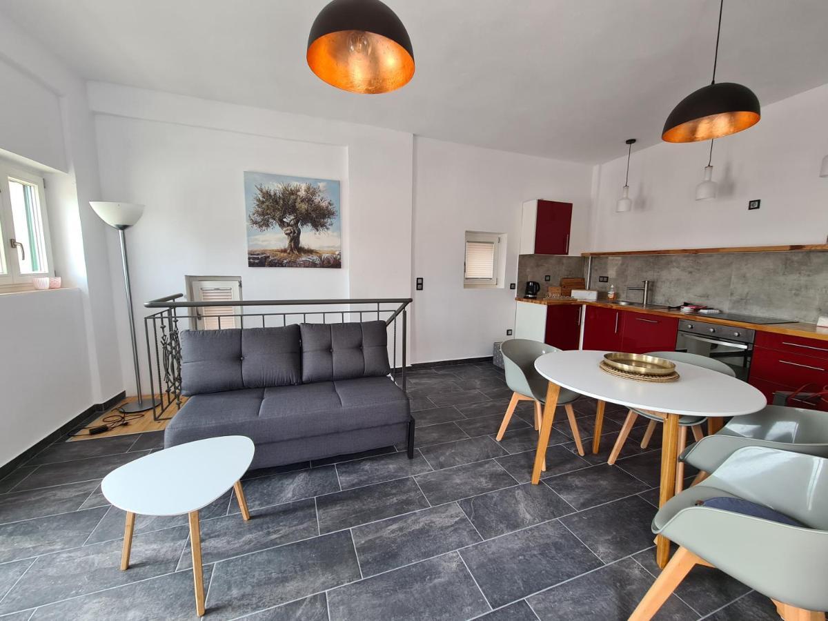 Gythio Townhouseアパートメント エクステリア 写真